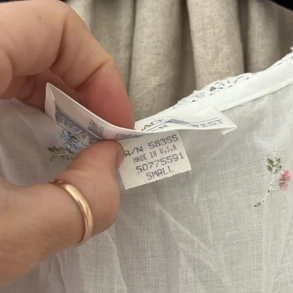 Queen Anne’s Lace by Eileen West Floral Embroidered Whimsical Garden Night Dress Pajamas